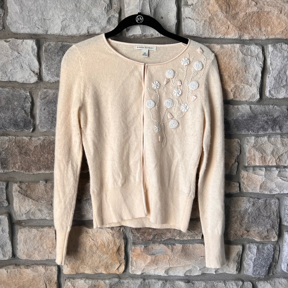 Vintage Angora Rabbit Hair and Lamb’s Wool Pastel Yellow Sweater Sz XS
